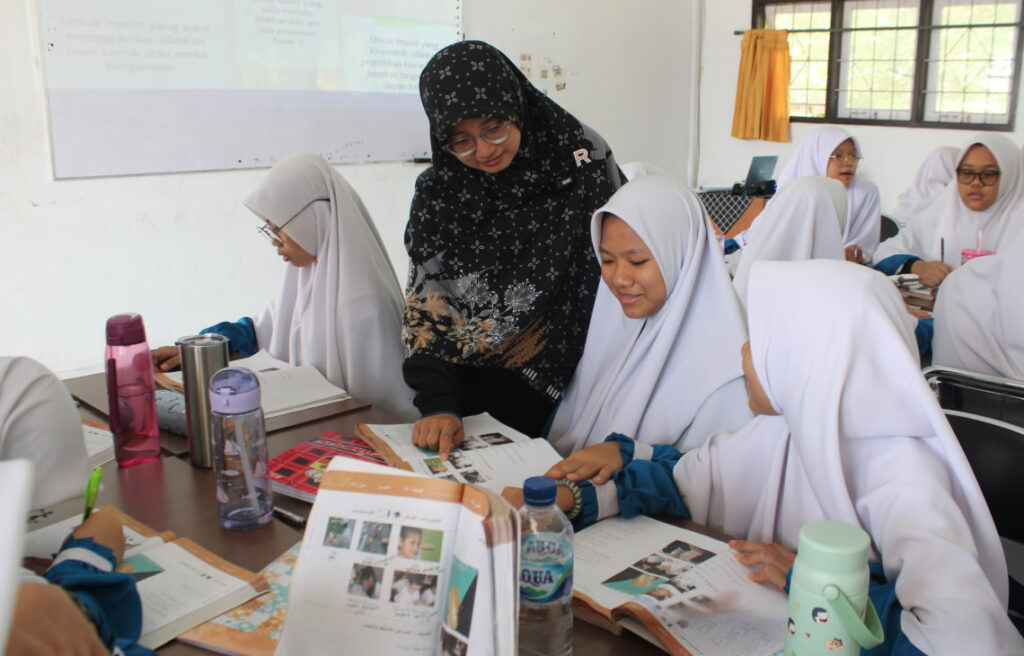 menjadi-guru-yang-di-cintai-dan-diribdukan-di-era-teknologi-3 2 e1759806630375