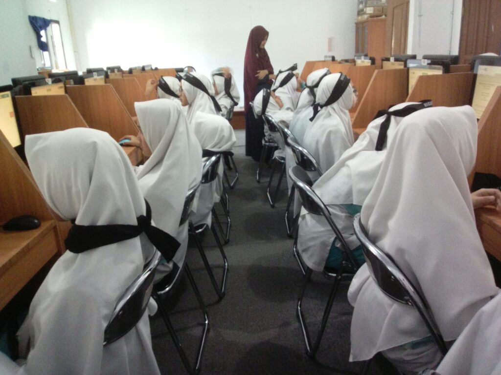 menjadi-guru-yang-di-cintai-dan-diribdukan-di-era-teknologi-2 IMG 20180320 075048