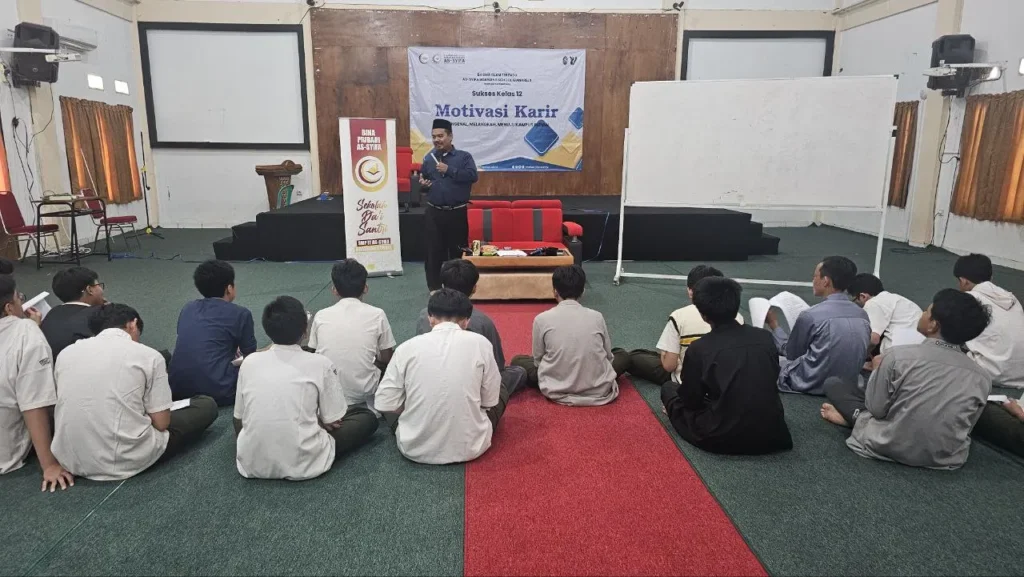 Pelatihan Khutbah Santri Kelas 9 SMPIT As-Syifa Boarding School Wanareja: Membangun Generasi Da’i Muda yang Percaya Diri dan Berwawasan
