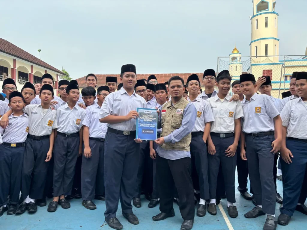 smpit as syifa boarding school wanareja donasi bencana sumtra aceh 2