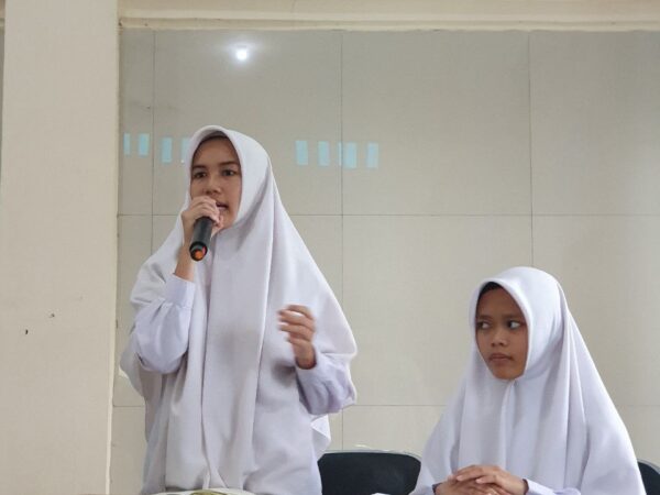 photo 6160942814896786648 y 1